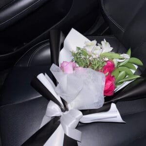 Ramo de 6 Rosas Rojas & 2 Rosas Rosadas